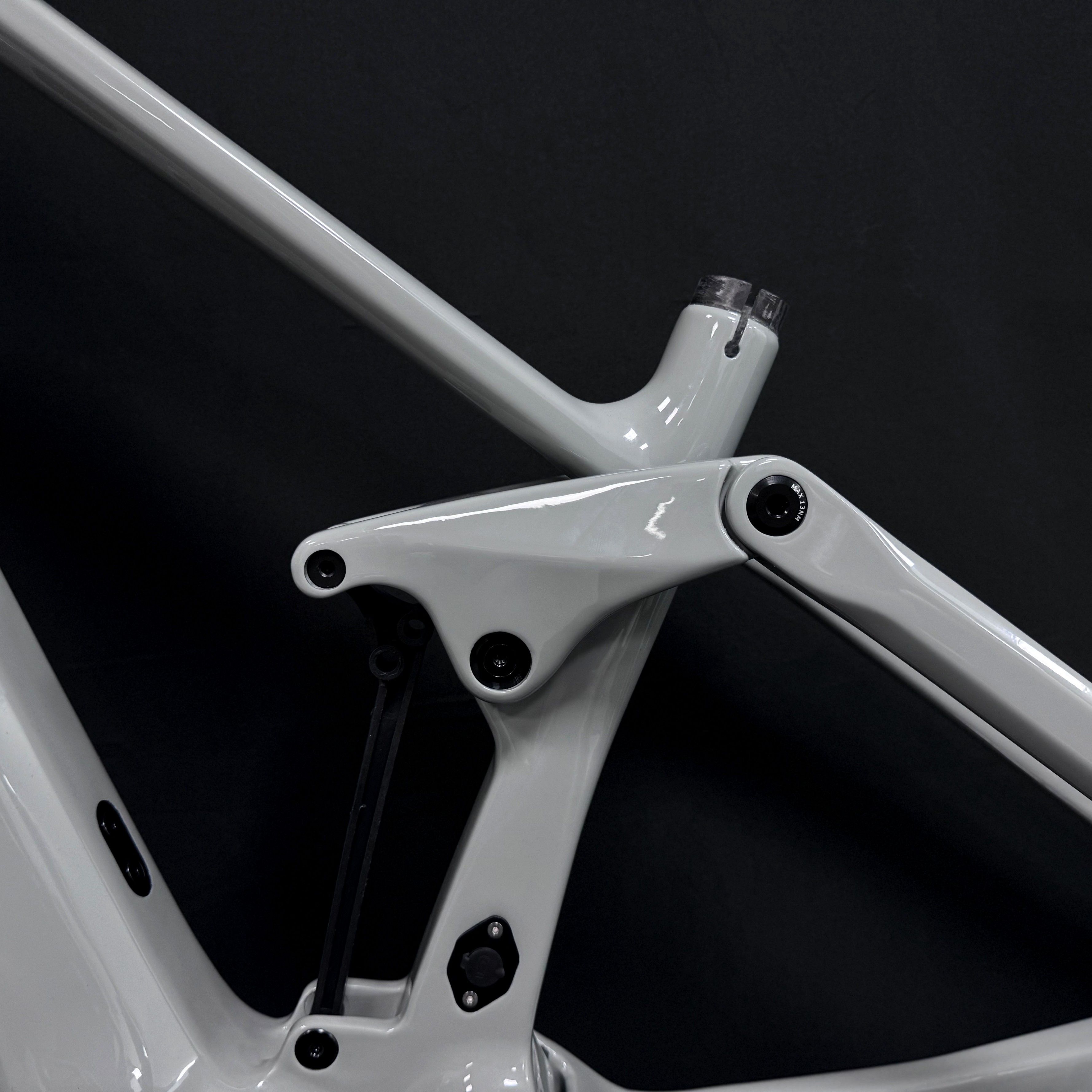 2025 Nuovo telaio per bici elettrico a sospensione completa - Fibra di carbonio T700 29 pollici, con motore Bafang M82 Mid Drive e DPC030 13