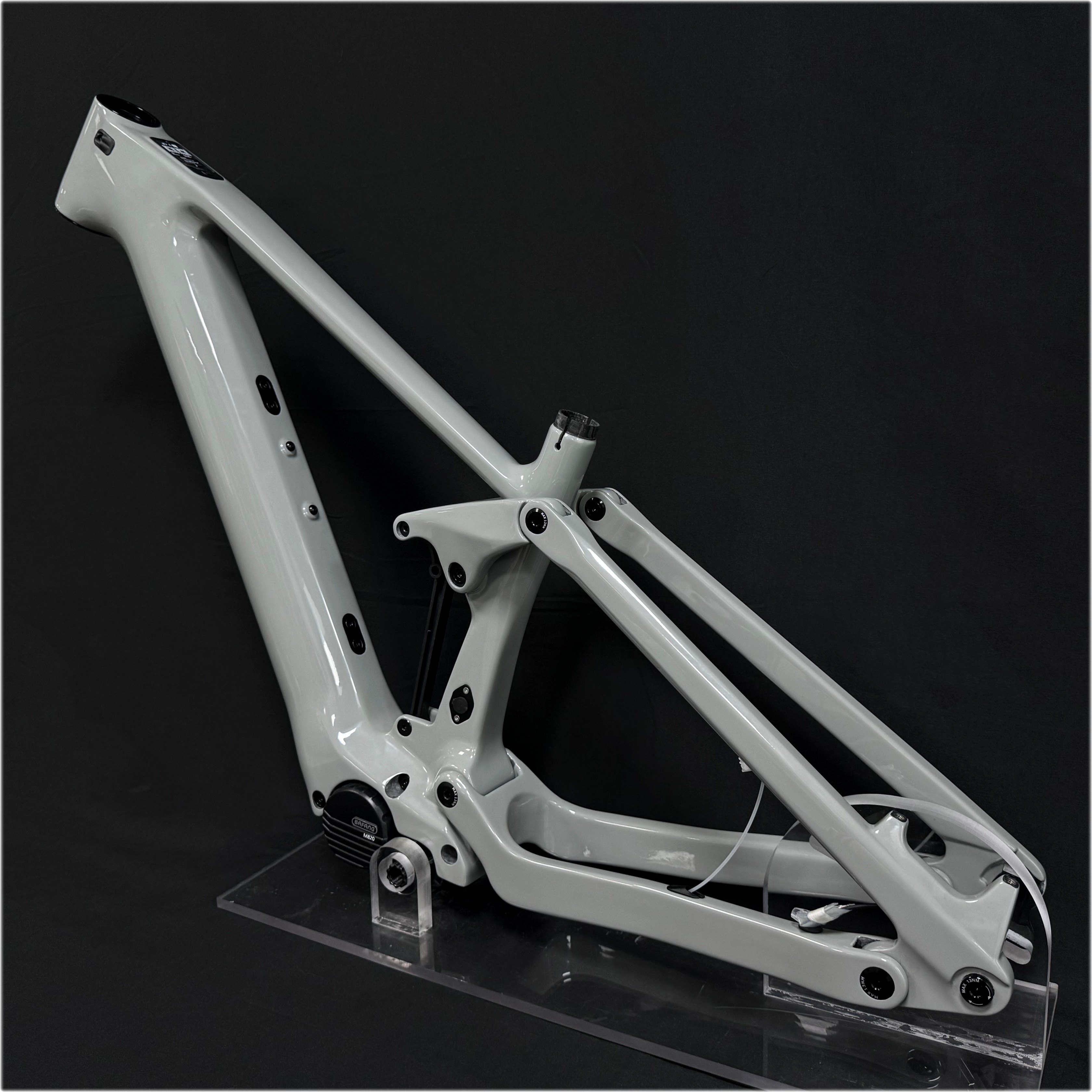 2025 Nuovo telaio per bici elettrico a sospensione completa - Fibra di carbonio T700 29 pollici, con motore Bafang M82 Mid Drive e DPC030 12