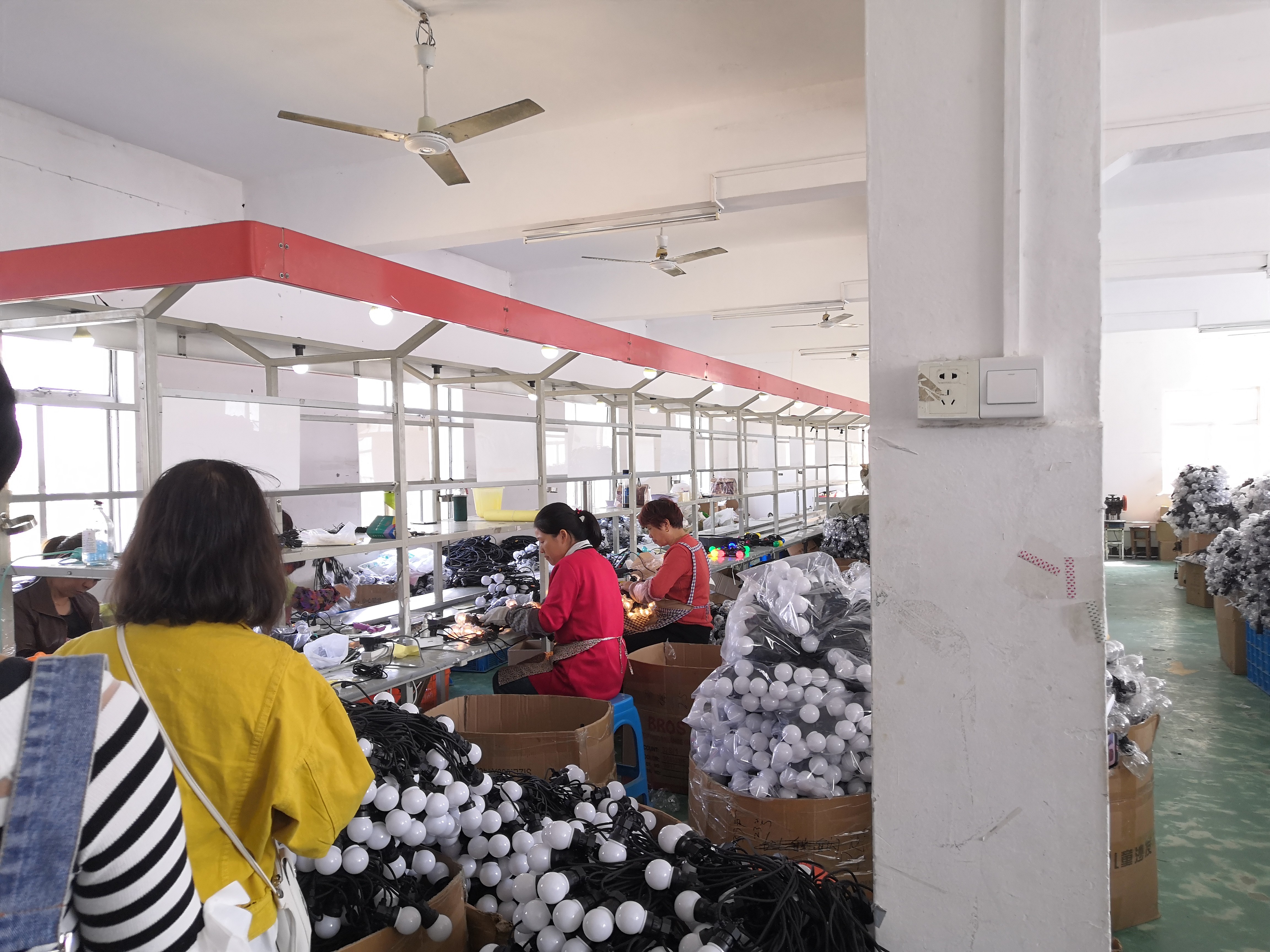 Panjang Disesuaikan Lampu Tali Luar Ruangan Tahan Air IP65 Untuk Dekorasi Natal Festoon Led Lampu Tali Multiwarna 56