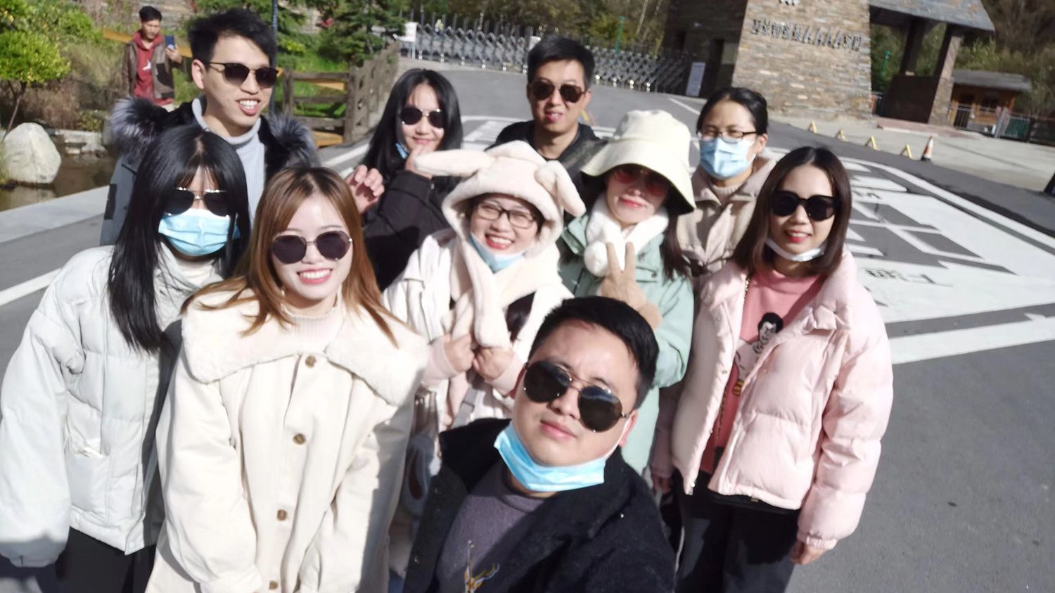 The two-day tour of Qiandao Lake ended successfully 1