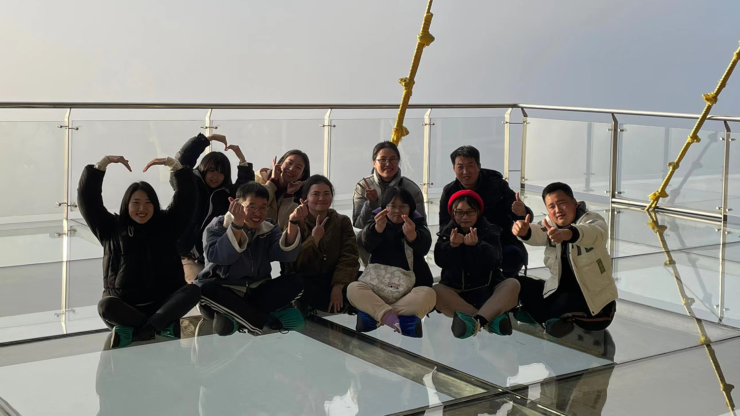 The two-day tour of Qiandao Lake ended successfully 2