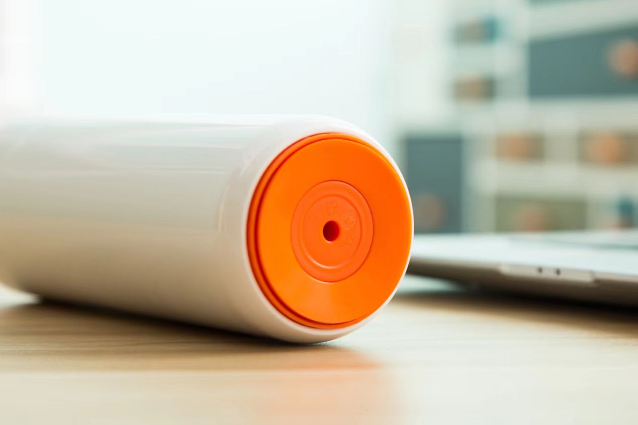 Выбор Китая оптовая продажа прочная портативная бутылка для воды из нержавеющей стали с мягкой силиконовой ручкой для путешествий и фитнеса 17