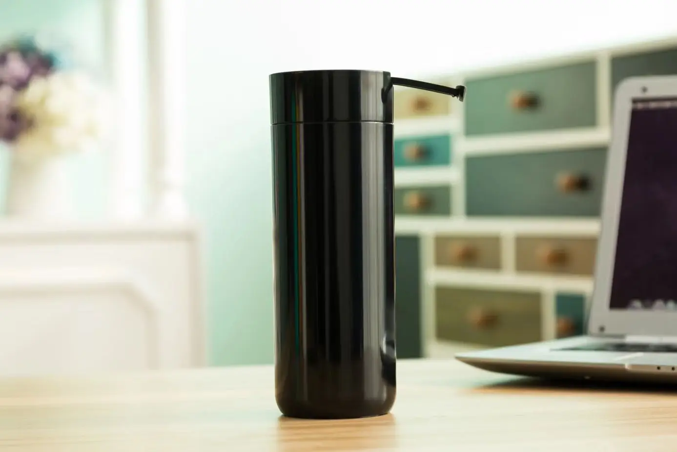 Выбор Китая оптовая продажа прочная портативная бутылка для воды из нержавеющей стали с мягкой силиконовой ручкой для путешествий и фитнеса 14