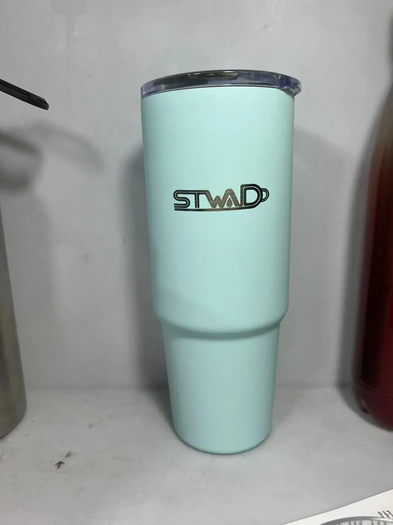 شعار مخصص الرياضة ترموس تفريغ معزول جدار مزدوج 32oz 40oz واسعة الفم زجاجات مياه الفولاذ المقاوم للصدأ غطاء القش 10