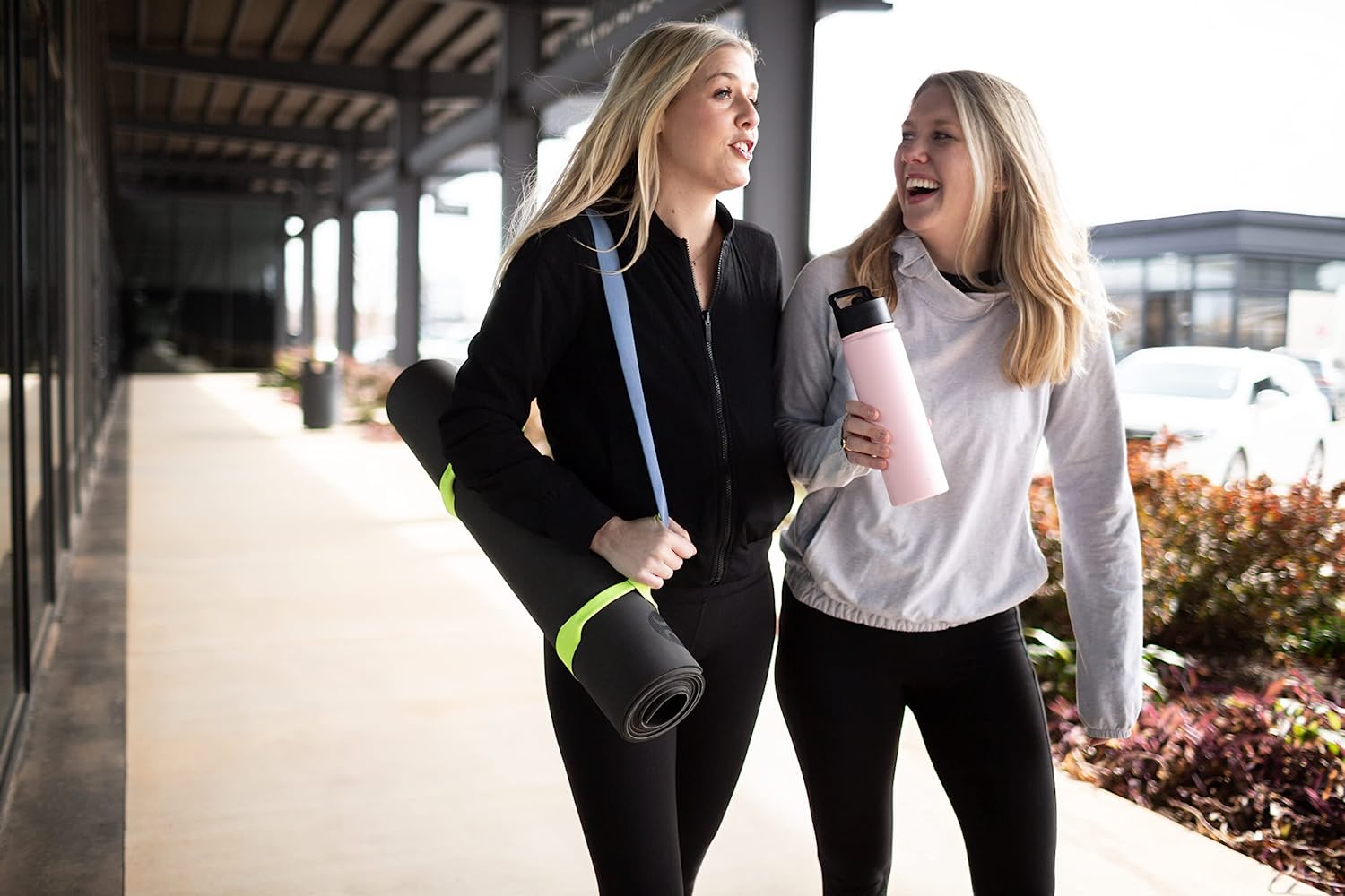 الصين حدد منطقة مذهلة صديقة للبيئة مخصصة رائجة البيع 750 مللي زجاجة مياه رياضية خالية من مادة Bpa للشرب في صالة الألعاب الرياضية من البلاستيك مع القش 15