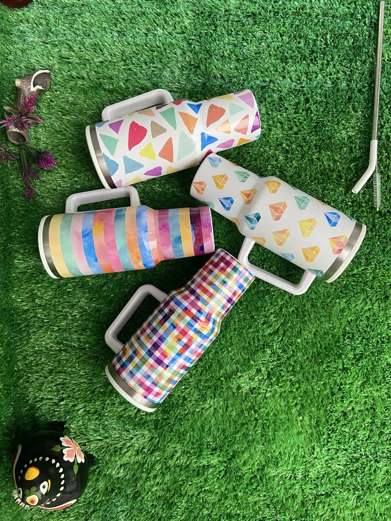 وصول جديد سلسلة الماس نمط شخصية معزول الفولاذ المقاوم للصدأ 40oz بهلوان التسامي مع مقبض 17