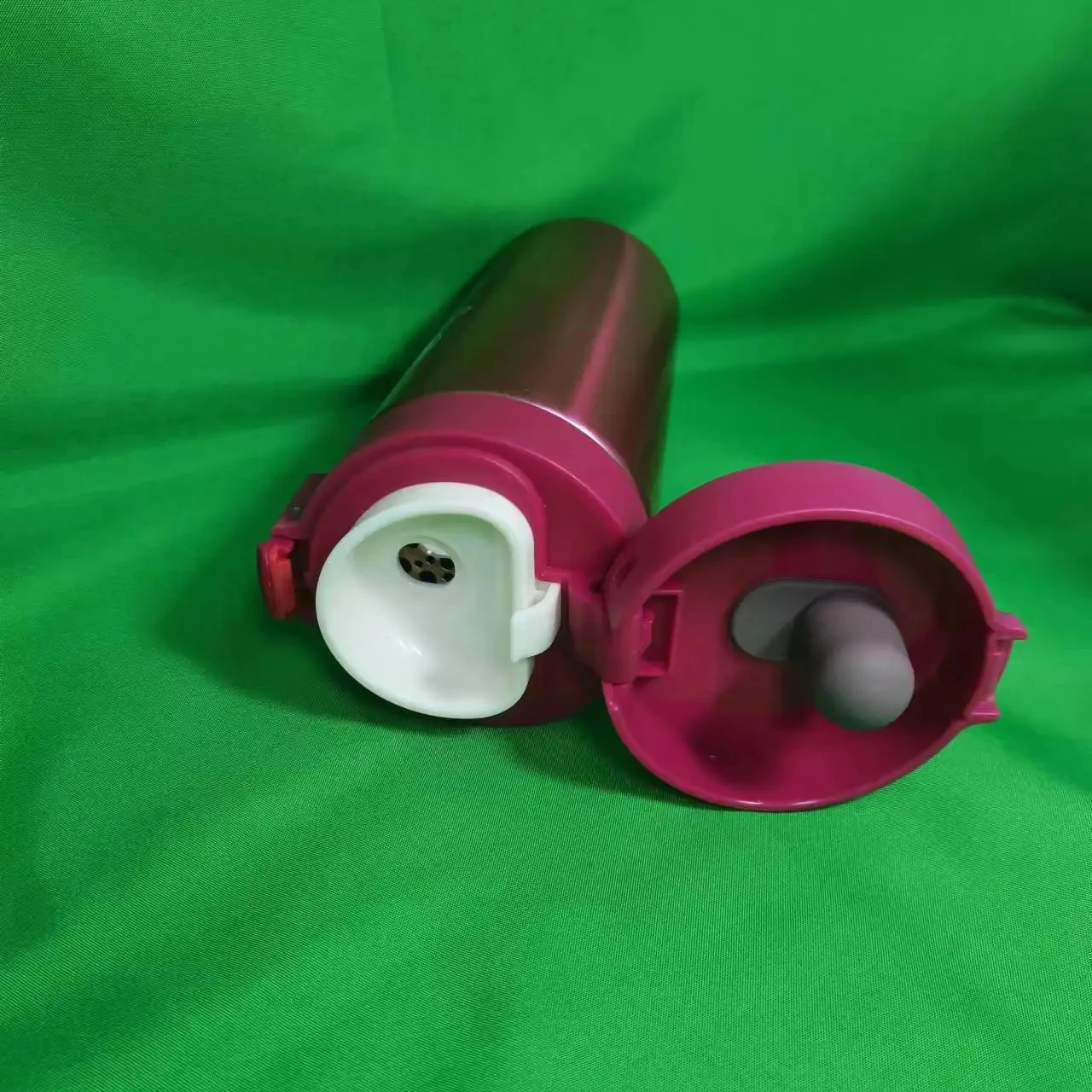 أكواب قهوة Ineedu بجدار مزدوج من الفولاذ المقاوم للصدأ ومعزولة بتفريغ الهواء مع غطاء 12