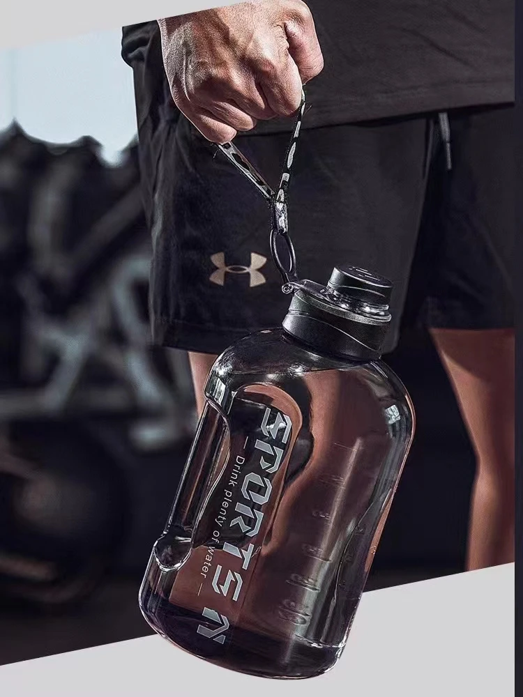 اختيار سعة كبيرة للرجال طن طن دلو غلاية زجاجة ماء اللياقة البدنية كوب الفضاء الصين مقاومة درجات الحرارة العالية الرياضة Pe 11