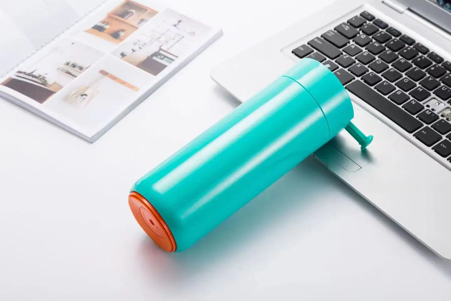 زجاجة مياه رياضية كبيرة غير سامة وخالية من مادة Bpa وصديقة للبيئة سعة 32 أونصة مع غطاء علوي مقاوم للتسرب وغطاء علوي متدفق / فتح بنقرة واحدة 16