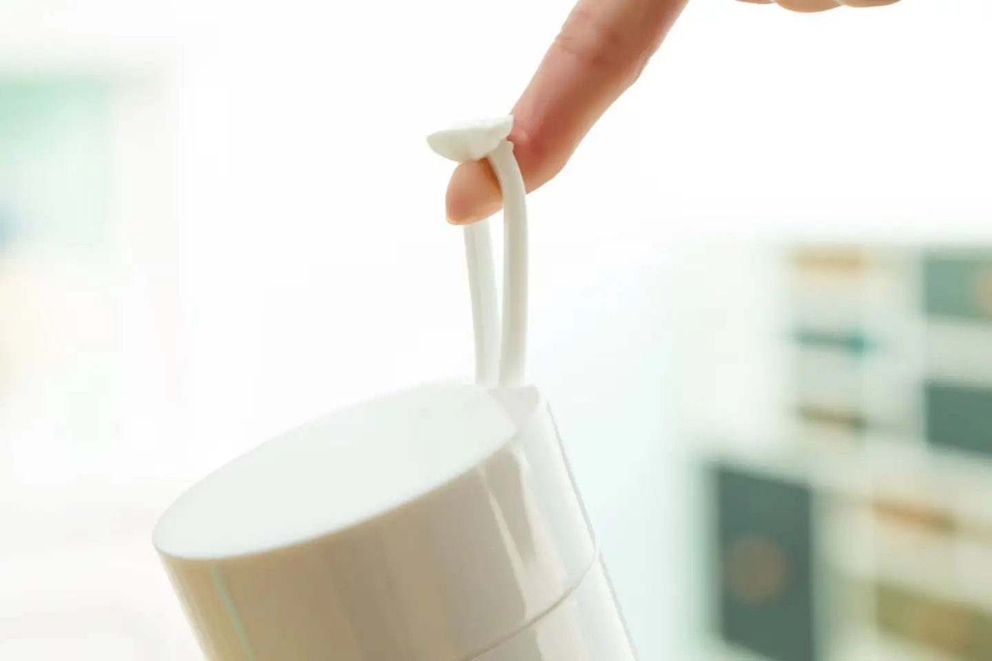 زجاجة مياه رياضية كبيرة غير سامة وخالية من مادة Bpa وصديقة للبيئة سعة 32 أونصة مع غطاء علوي مقاوم للتسرب وغطاء علوي متدفق / فتح بنقرة واحدة 15