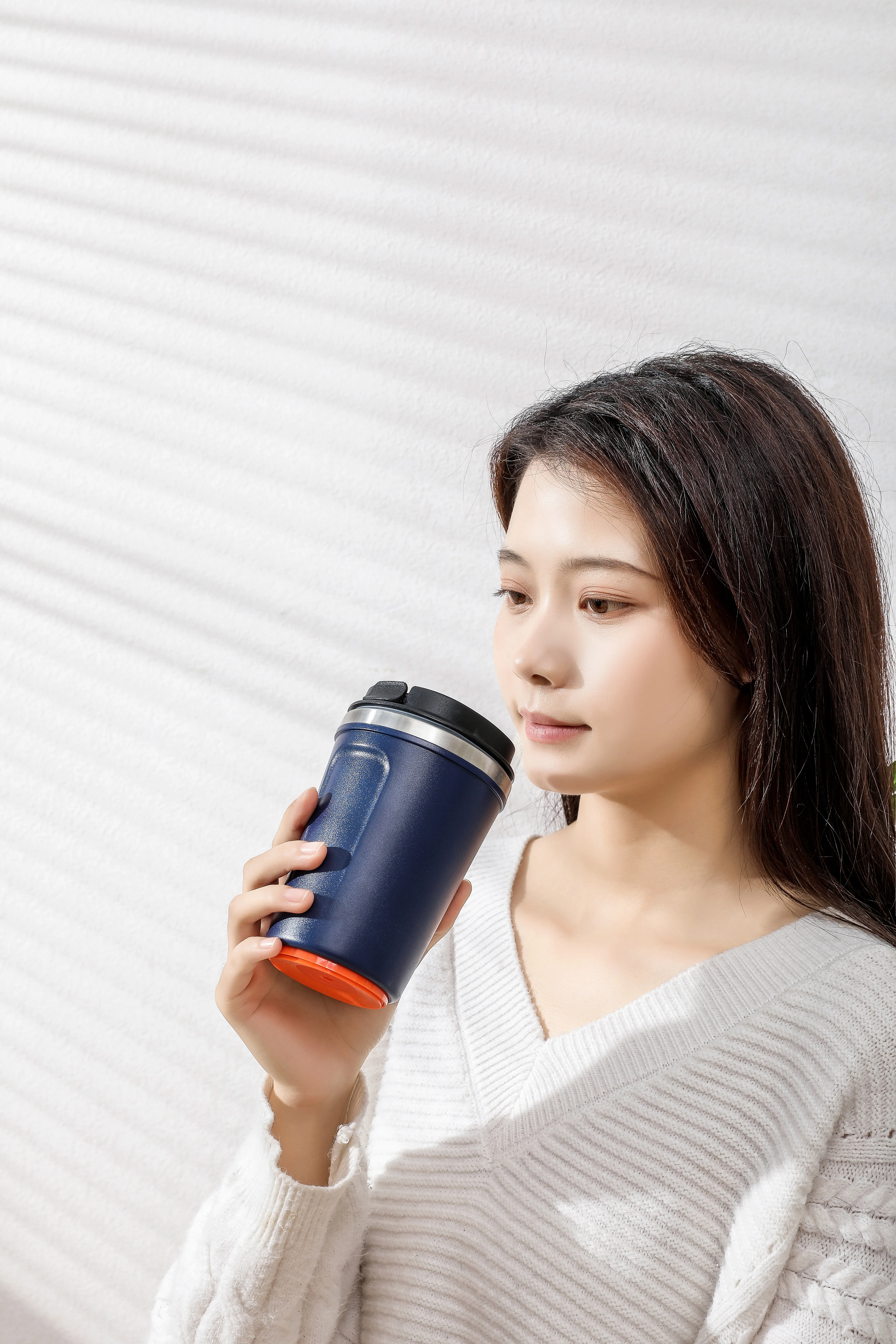 أكواب شفط القهوة القابلة لإعادة الاستخدام بشعار مخصص، كوب قهوة شفط سحري من الفولاذ المقاوم للصدأ بجدار مزدوج، كوب غير قابل للانسكاب وغير قابل للسقوط 8