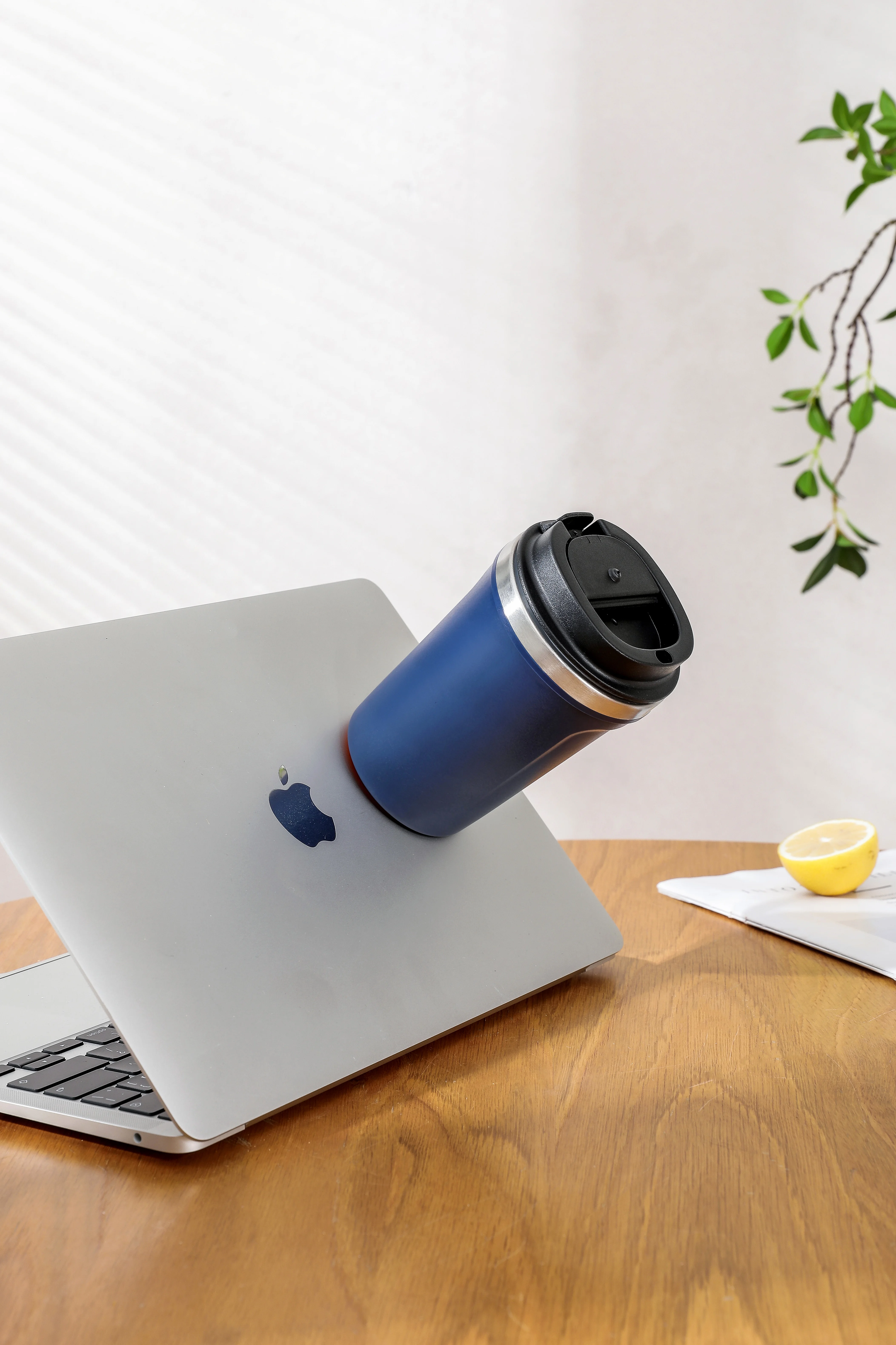 أكواب شفط القهوة القابلة لإعادة الاستخدام بشعار مخصص، كوب قهوة شفط سحري من الفولاذ المقاوم للصدأ بجدار مزدوج، كوب غير قابل للانسكاب وغير قابل للسقوط 10