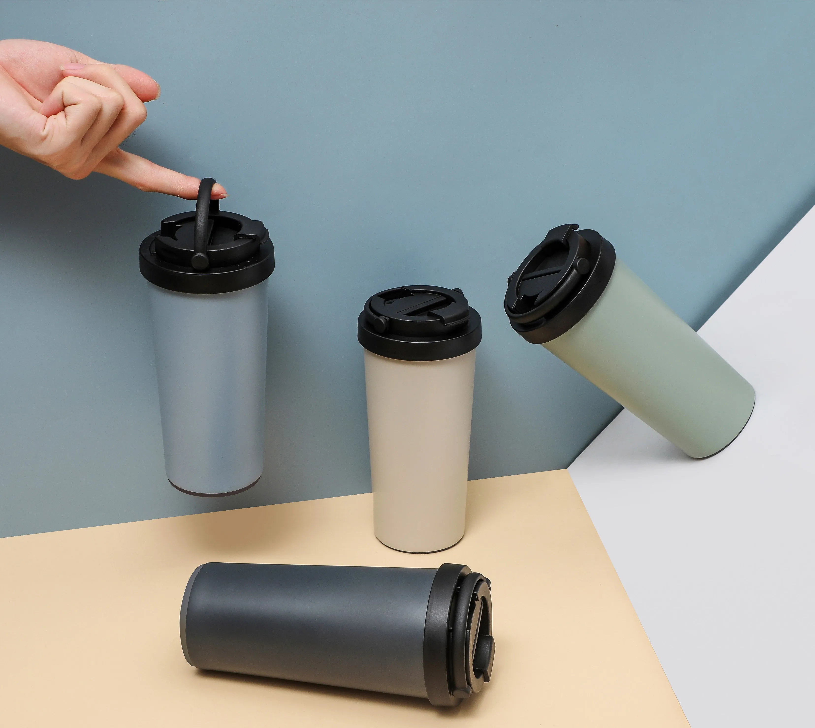 كوب شفط مضاد للانزلاق بشعار مخصص محمول، كوب قهوة مانع للتسرب، كوب شفط سحري، كوب غير قابل للسقوط 9