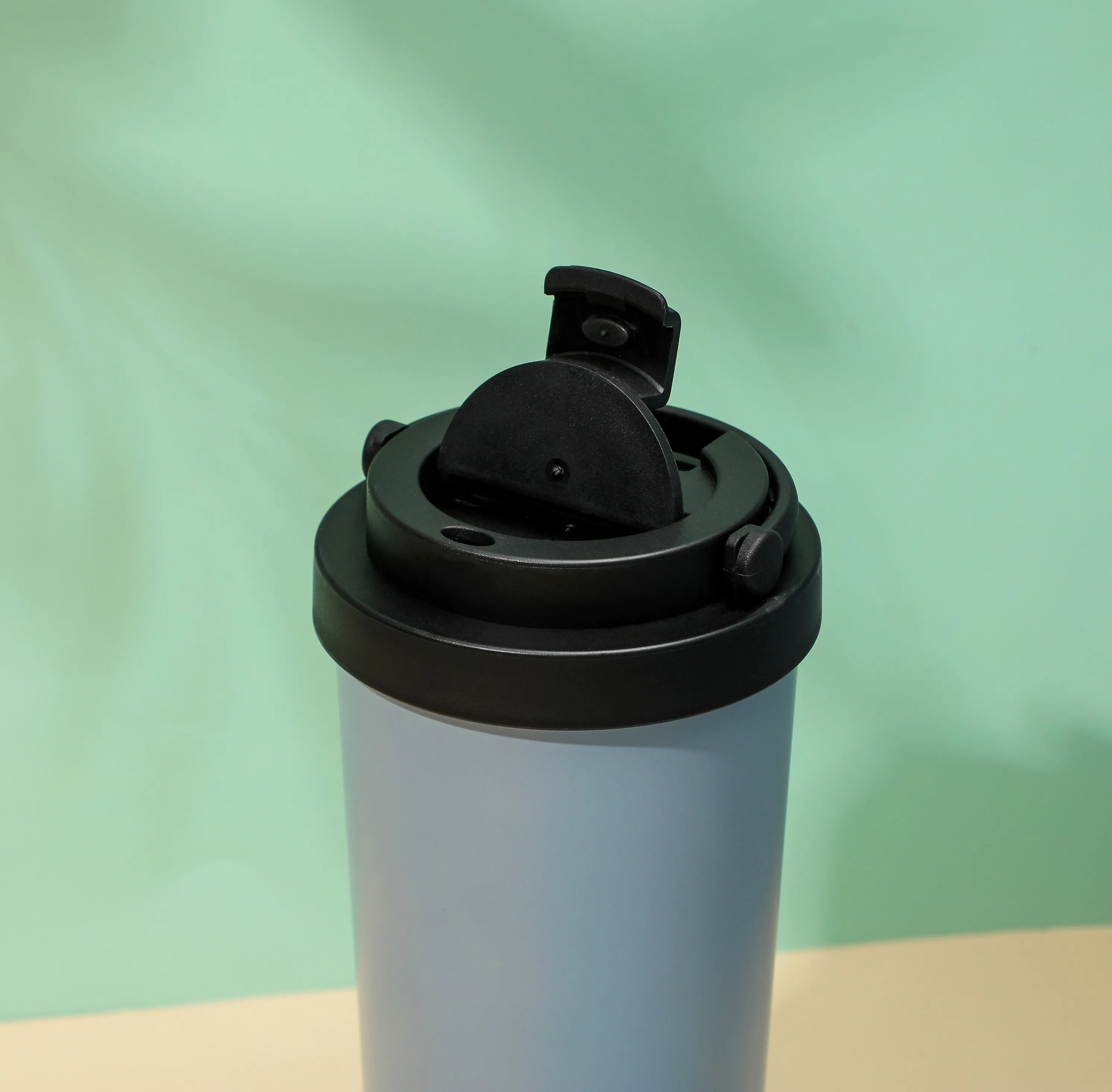 كوب شفط مضاد للانزلاق بشعار مخصص محمول، كوب قهوة مانع للتسرب، كوب شفط سحري، كوب غير قابل للسقوط 15