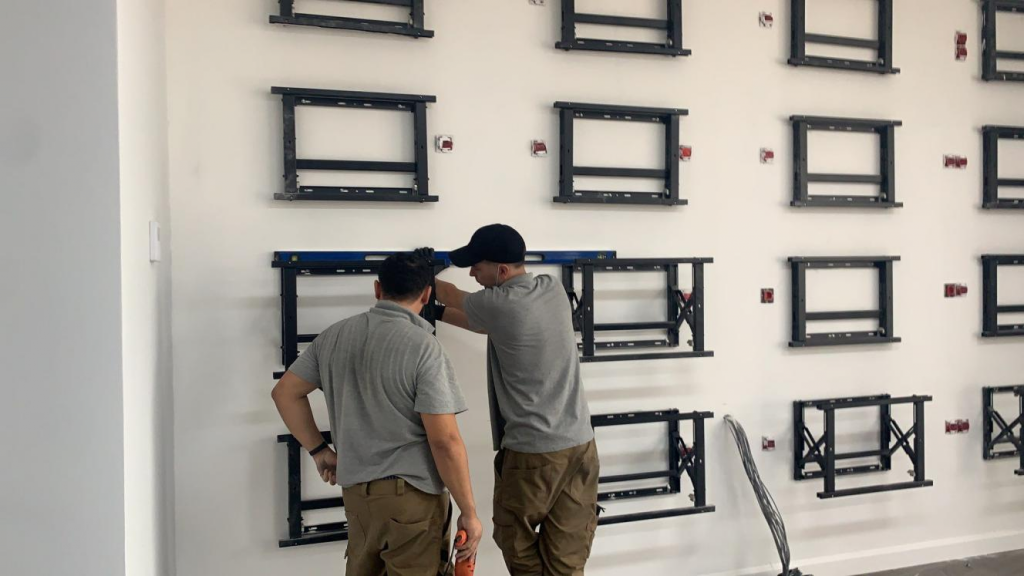 Feedback ex clientibus de MV-70 Push-in Pop-out TV bracket 1