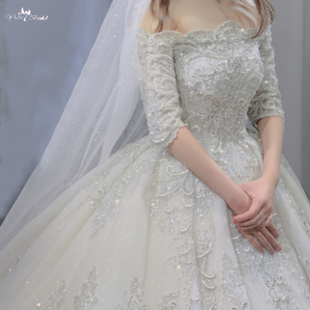 Lüks Gümüş Dantel Uzun Kuyruk Yarım Kollu Omuz Açık Gelinlik 9