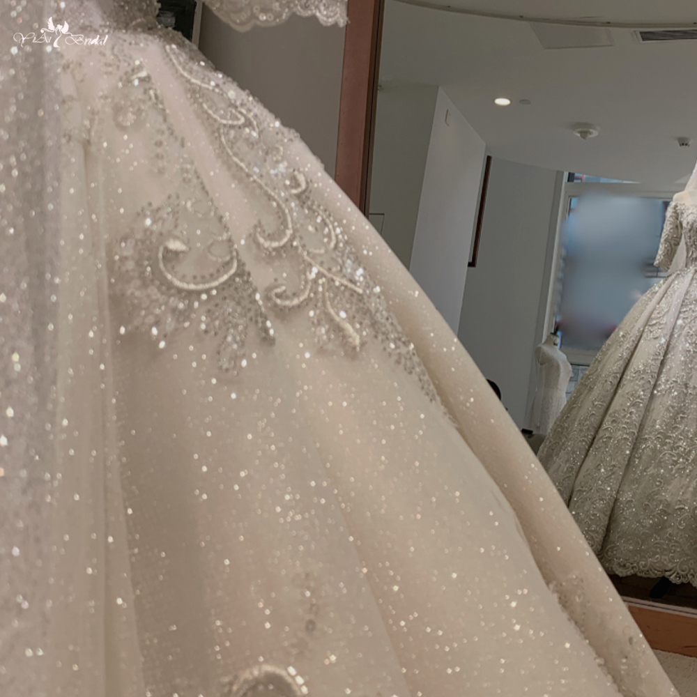 Lüks Gümüş Dantel Uzun Kuyruk Yarım Kollu Omuz Açık Gelinlik 8