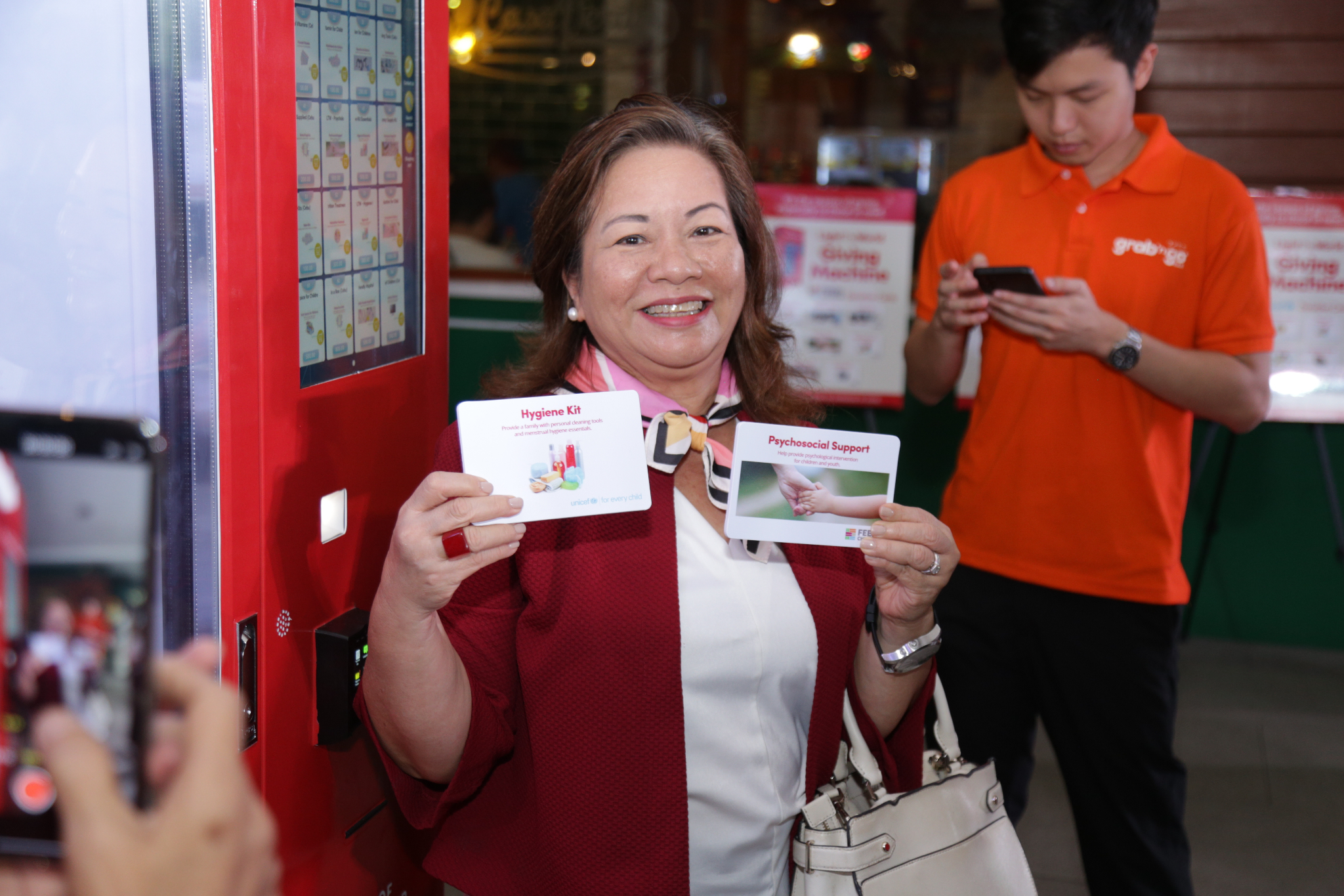 기부를 더욱 가까이: 싱가포르의 생활필수품 기부 자판기 4