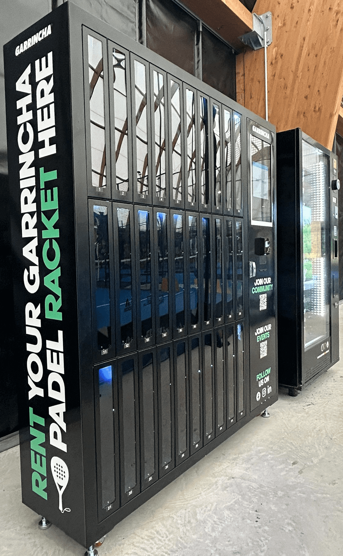 체육관에서 경기장까지: 스마트 자판기가 파델 장비 판매 방식을 혁신하다 1