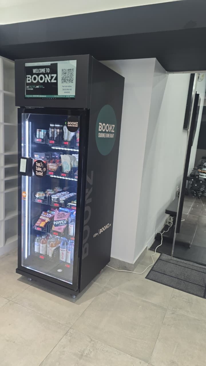 كيف تُحدث آلات البيع الذكية ثورة في مبيعات الوجبات الخفيفة والمشروبات والبيرة المعلبة على مدار الساعة في الإمارات العربية المتحدة 1