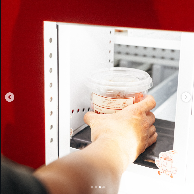 كيف حوّلت آلة بيع الطعام في سنغافورة المزودة بمصعد XY نودلز الكوب إلى مشروع مربح يعمل على مدار الساعة طوال أيام الأسبوع 3