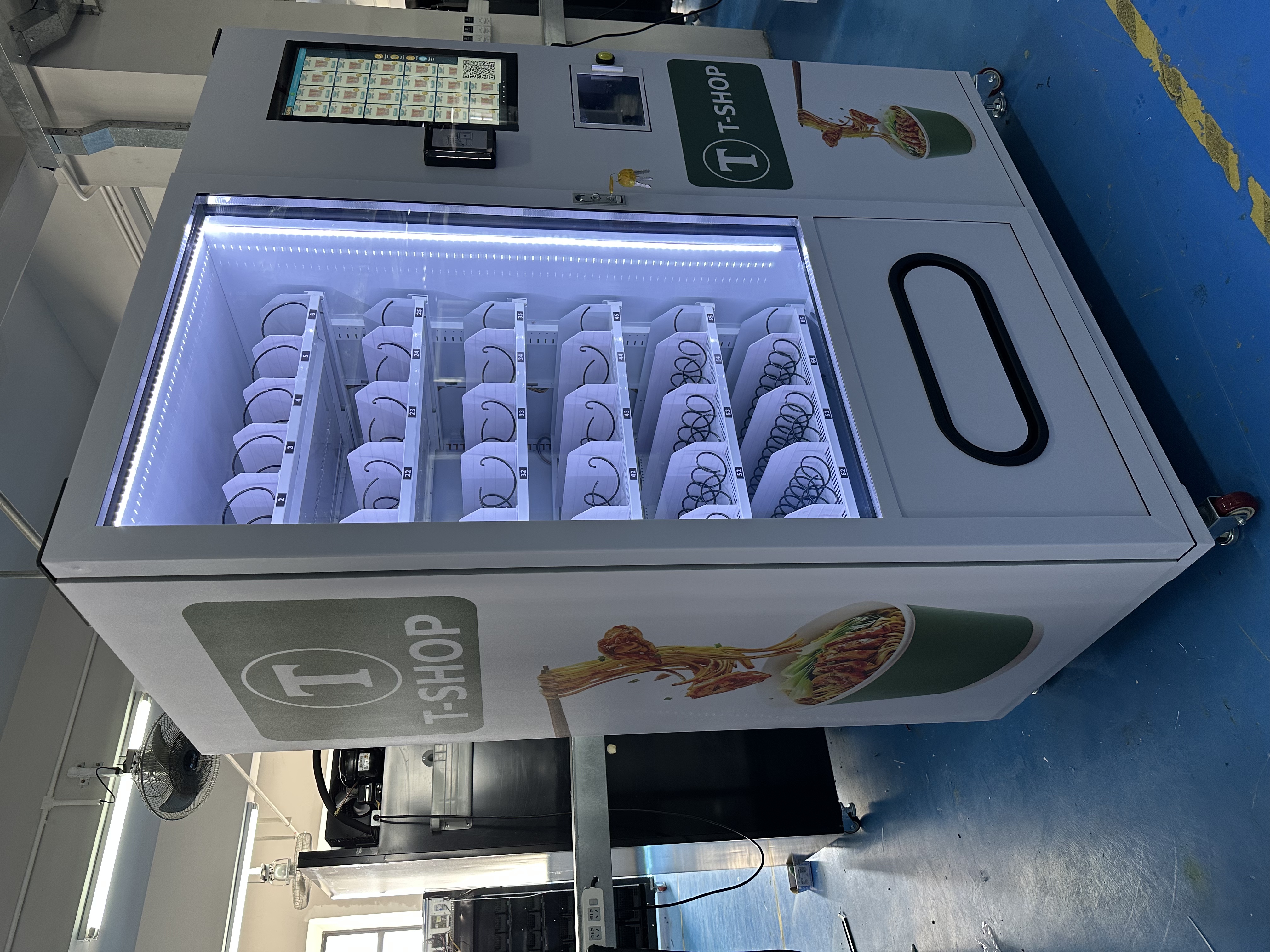 Smart Instant Noodle Vending Machine for Kazakhstan: WEIMI Brings 24/7 Hot Meal Convenience 4