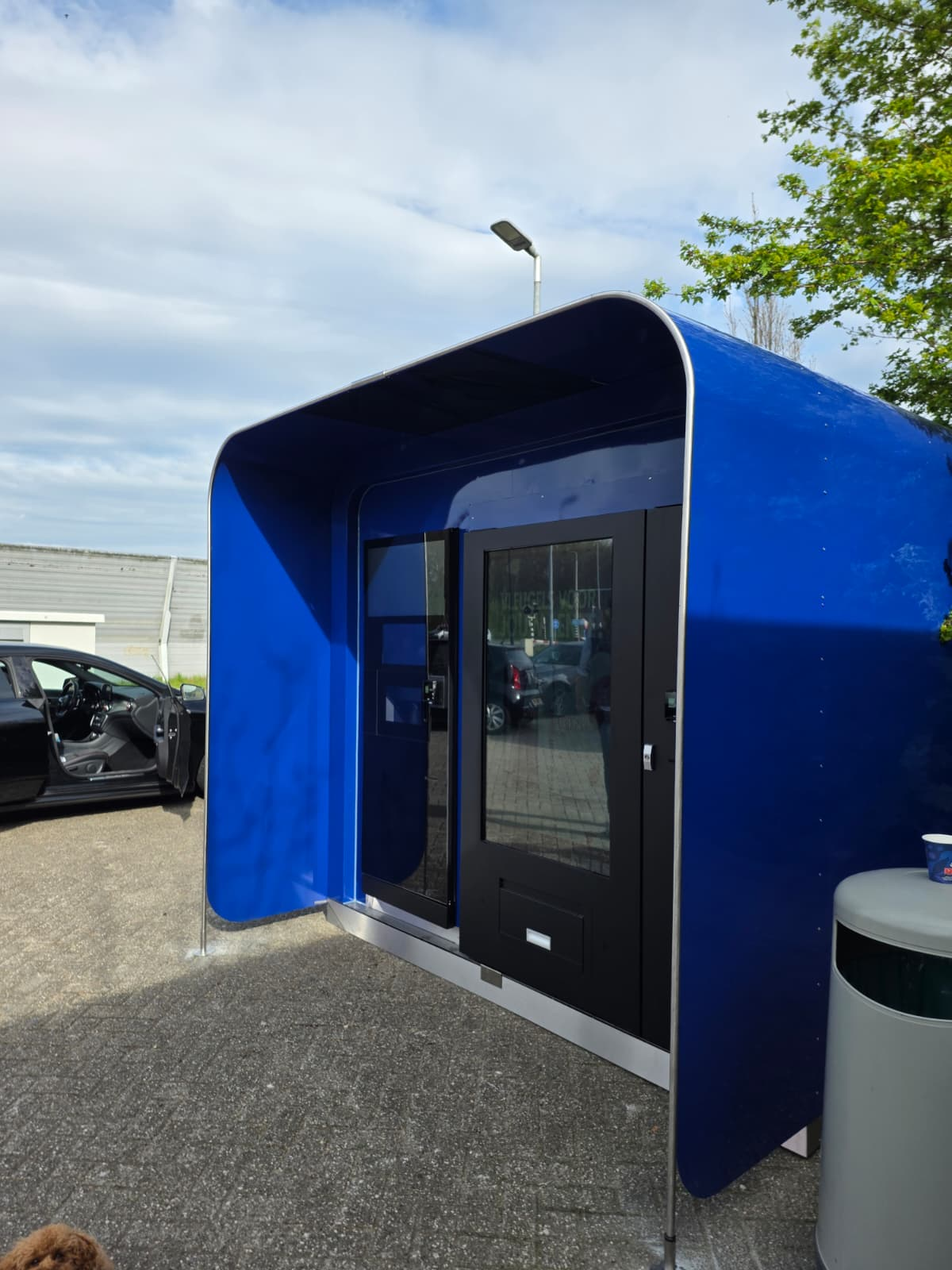 WEIMI 55” Touchscreen Outdoor Vending Machine Delivers Fast ROI for Dutch Client 2