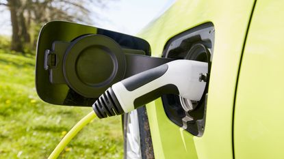 Should I charge my EV to 80% or 100?? | iFlowPower