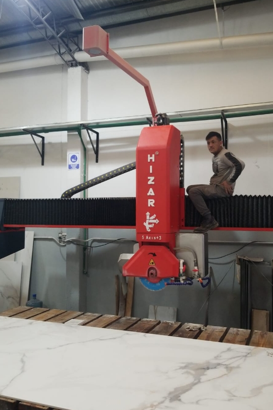 Serra de ponte CNC de 5 eixos Hizar HQQ-5PLUS para corte de lajes de mármore, granito e quartzo 11