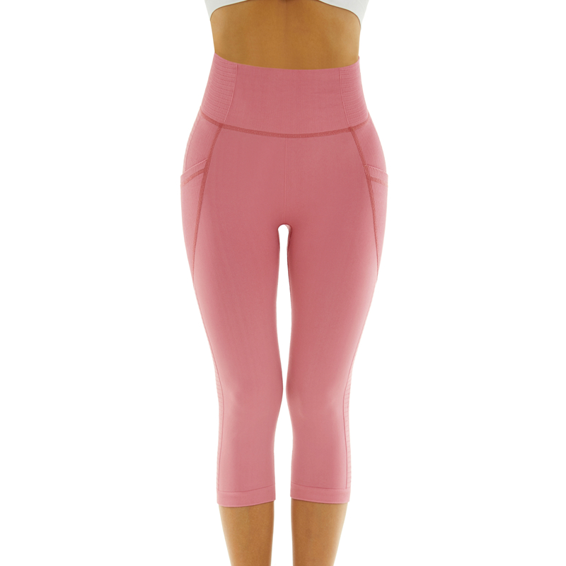 What to Wear with Hollister Yoga Pants? 2
