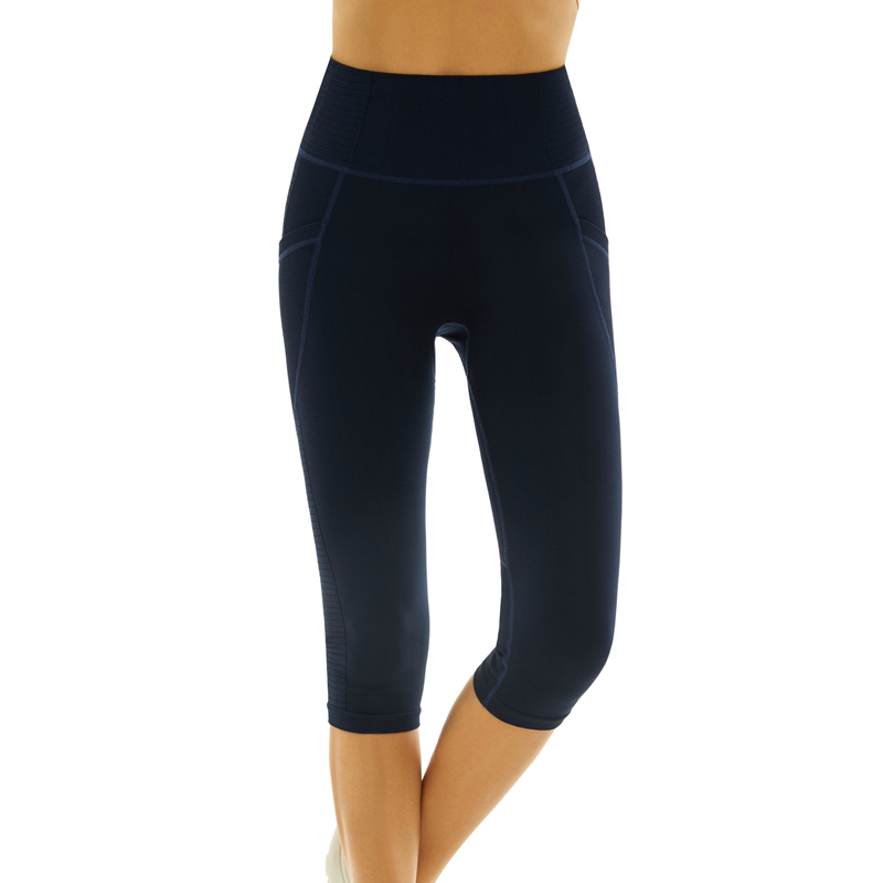 What to Wear with Hollister Yoga Pants? 1