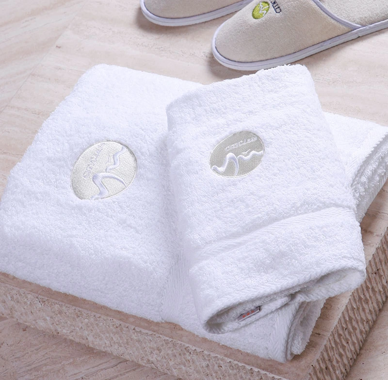 Hot Luxury 600gsm Bath Towel with Embroidery Logo for Hotel Use 1