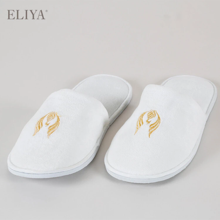 High Quality Disposable Luxury White Hotel Bathroom Slippers 1