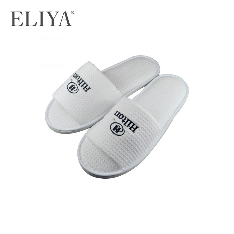 Disposable 3mm EVA Sole White Hotel Slippers With Hotel Logo 1