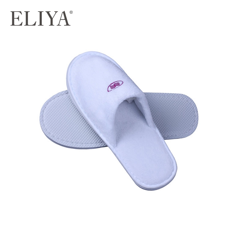 High Quality Coral Fleece Customizable Disposable Hotel Slippers For Women 1