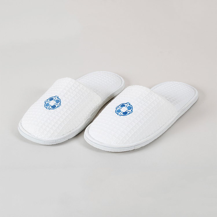 A Brief Guide to Selecting Hotel Slippers 1