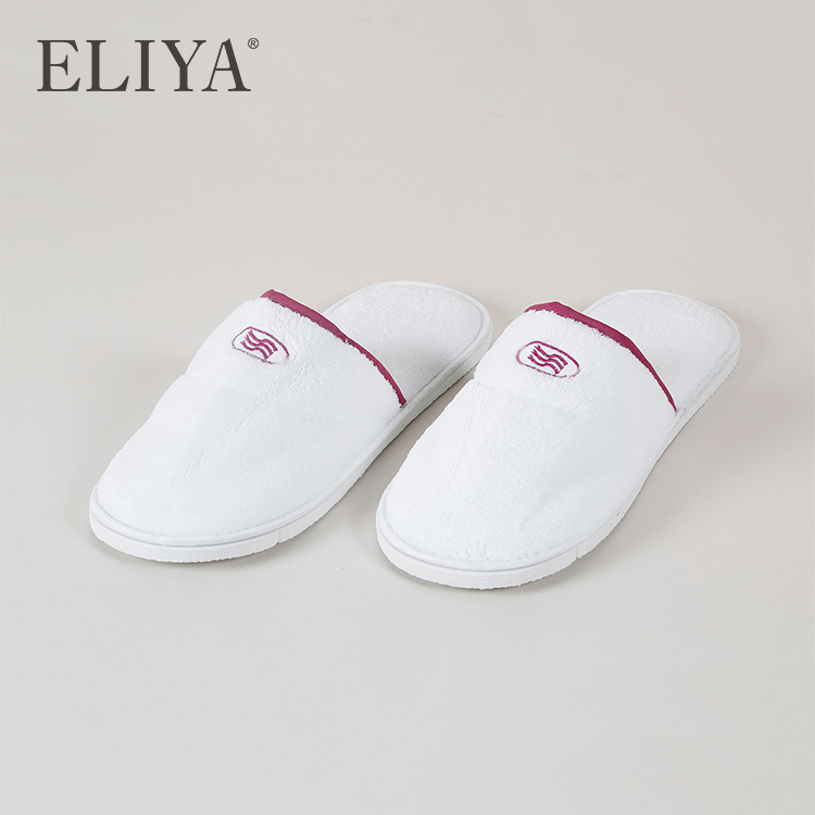 Hotel Slippers: Get Your Best Deal Today! 1