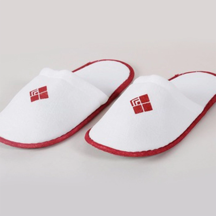 Logotipo de bordado personalizado 12 * 30 cm Zapatilla de hotel blanca suave con punta cerrada 1
