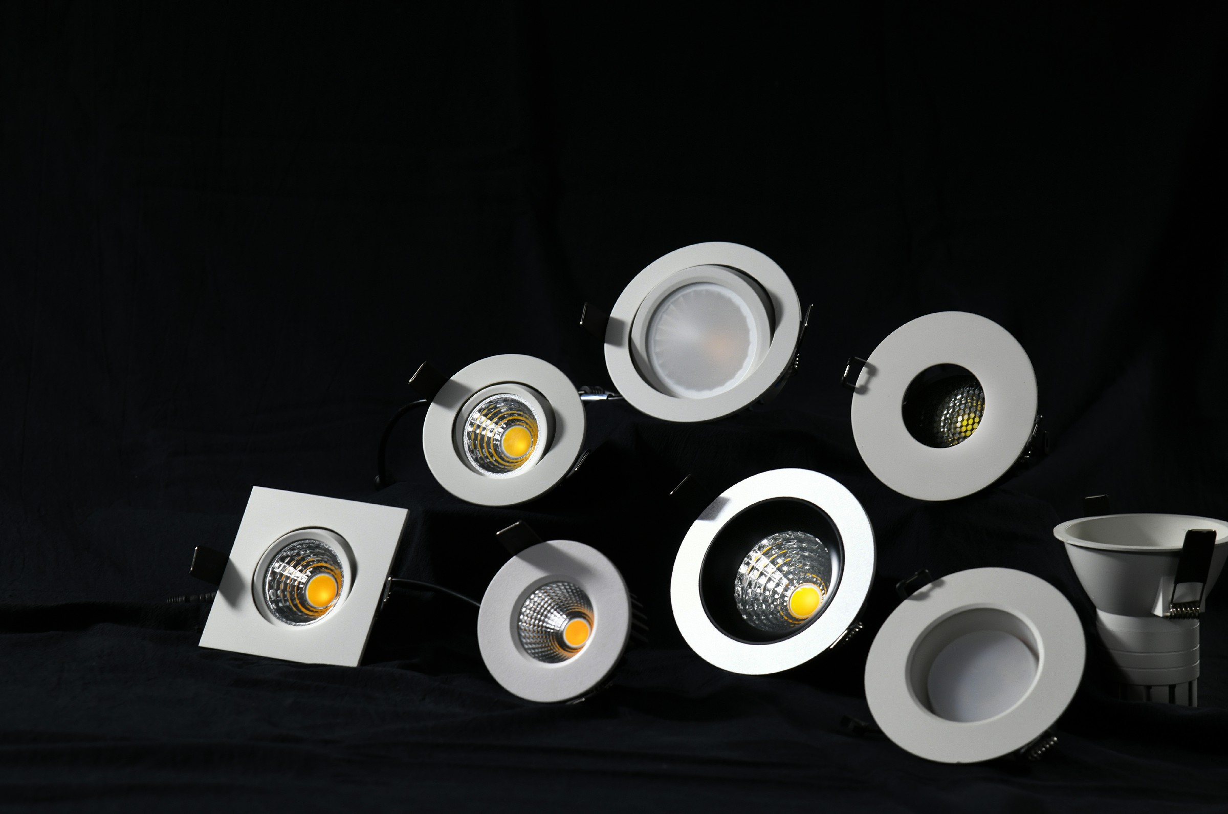 What are the characteristics of square downlights？ 1