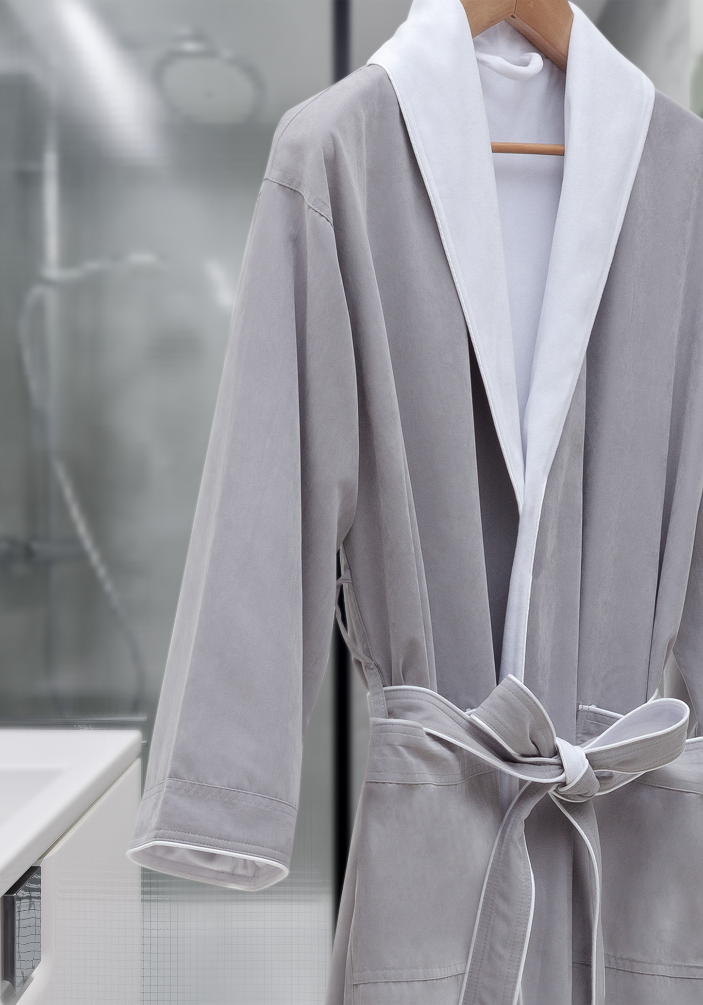 ELIYA RitzCarlton Series Logo Embroidery Velour White Bathrobe with S