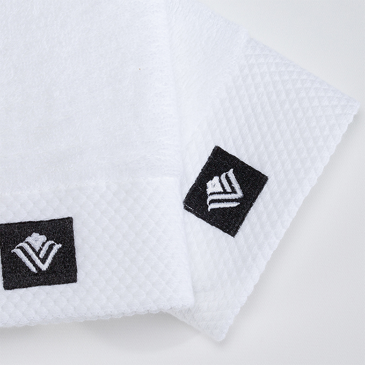 Customized Cotton Wyndham Grand Hotel Dobby Border Bath Towel Embroidered Black Logo Towel Set 11