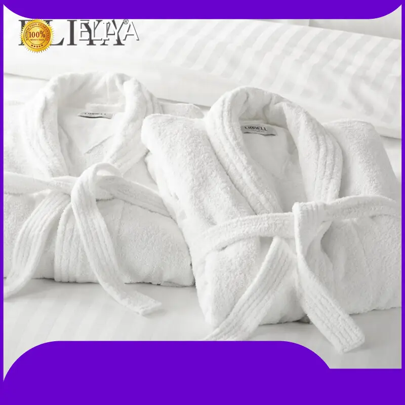 ELIYA Hotel de lujo albornoces 1