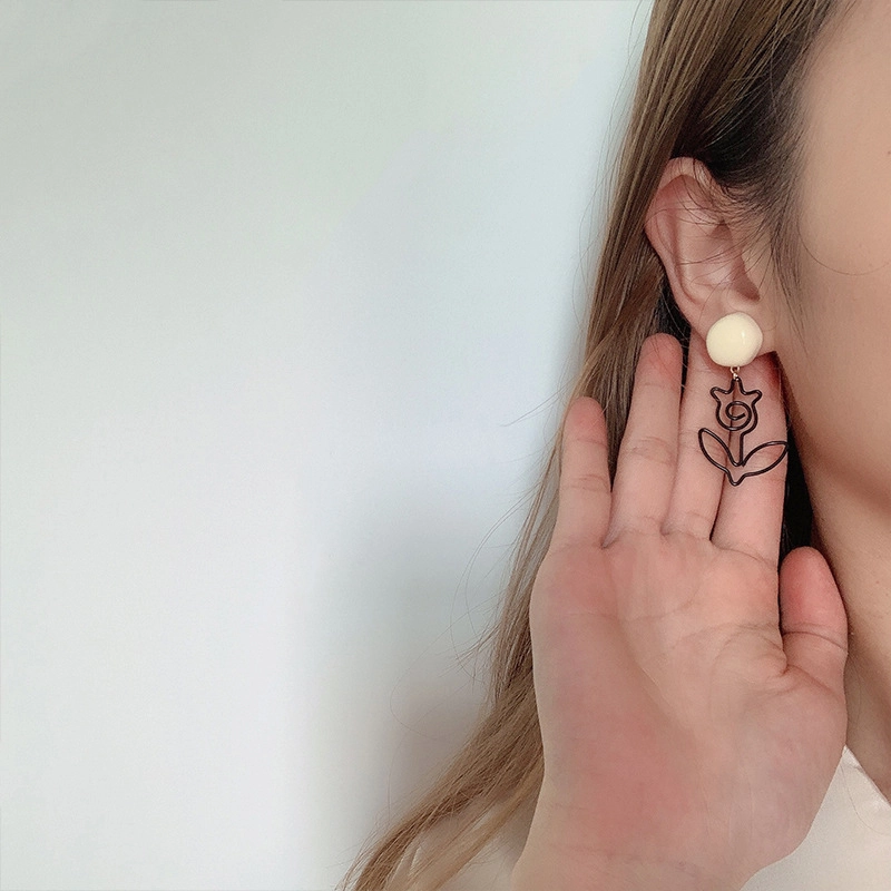 Hainon Original design artistic sense black flower earrings s925 silver needle elegant temperament line flower earrings 1