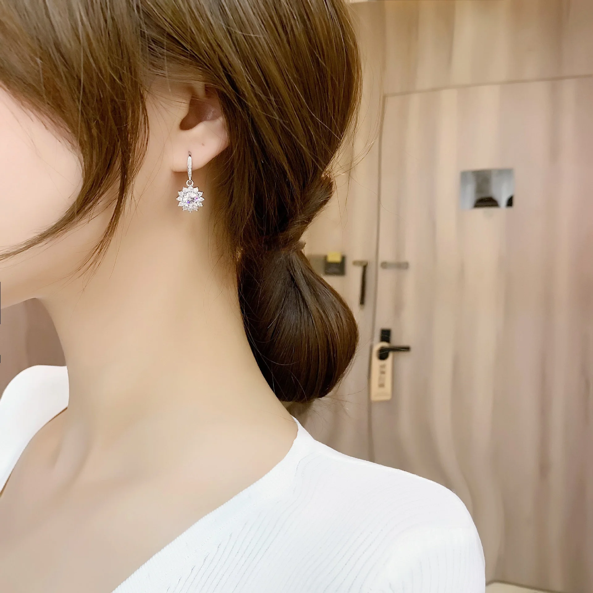 DROP Earrings 2021 jewelry Women Elegant shiny flower zircon earrings white gold plated earrings gift wholesale 1