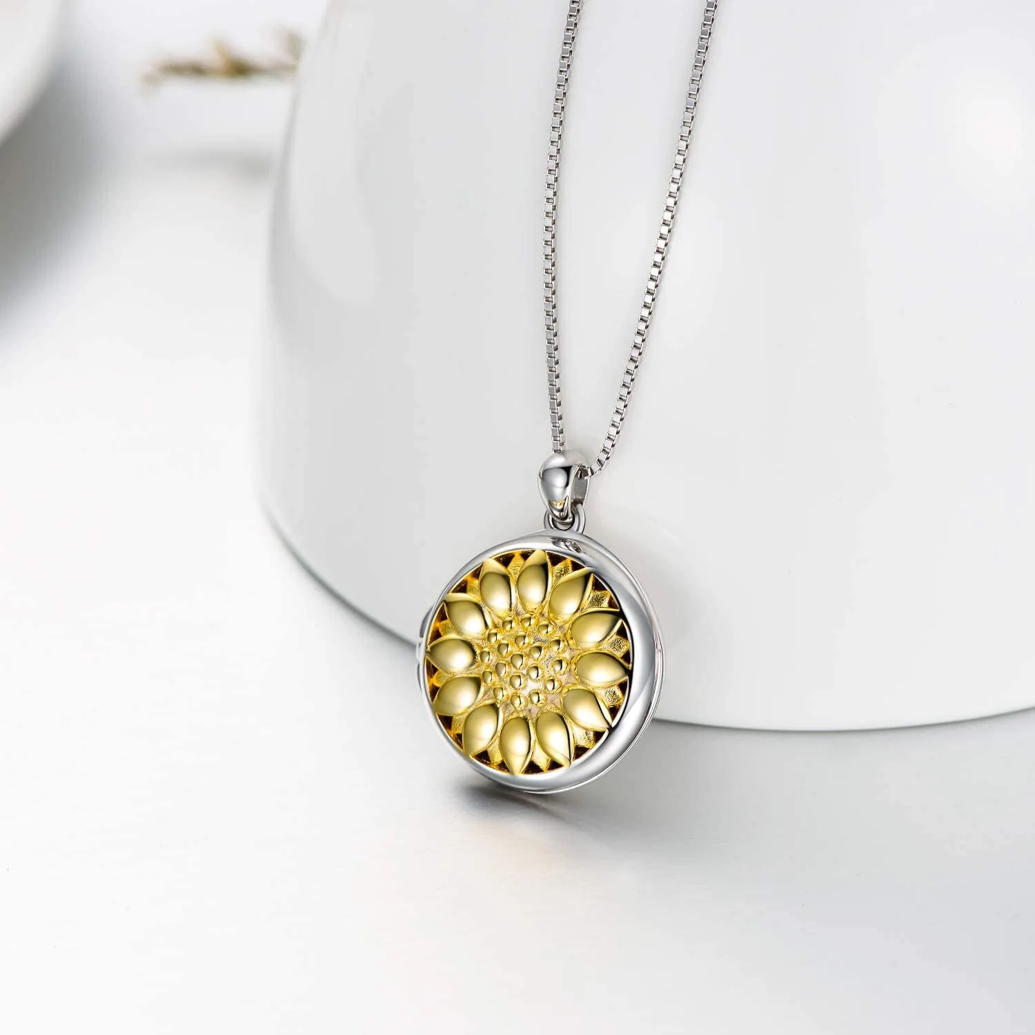 Hainon Fashion Vintage Simple Design Sunflower Holds Pictures Box round Pendant necklace Jewelry for women 1