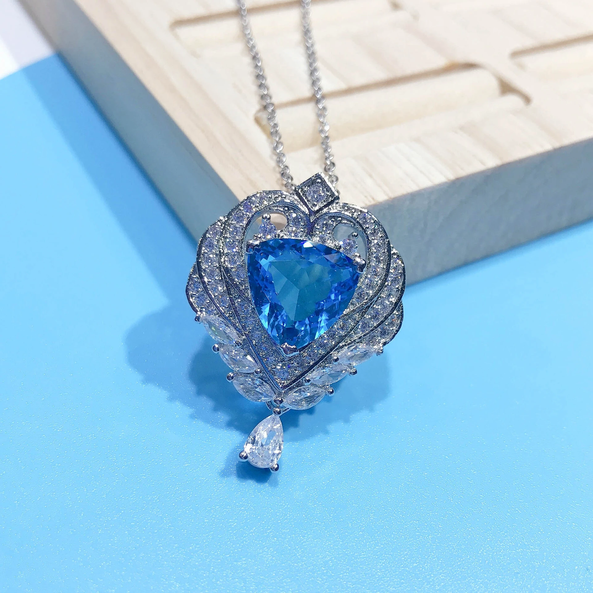 Hainon Creative Triangle Sea and Blue Sky Angel Wing Pendant Female High end Design Jewelry Necklace Wholesale 1