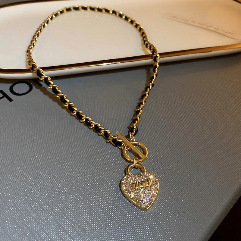 Hainon Diamond Love Lock T shape Buckle Leather Wrapped Chain Necklace Personalized Fashion Clavicle Chain Necklace 1