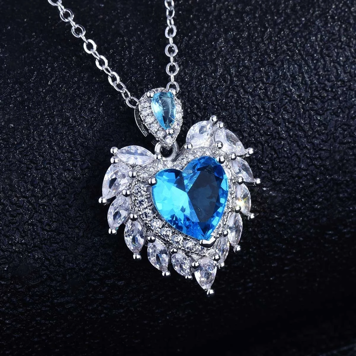 Hainon wholesale New Jewelry New Design Angel Wing Pendant Sea Blue Wings Heart Necklace jewelry for girlfriend 1