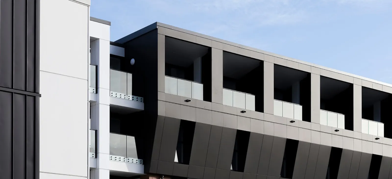 What Is the Difference Between Aluminum -wood Doors and Windows and Aluminum Alloy Doors? -WJW Aluminum Supplier Aluminum 1