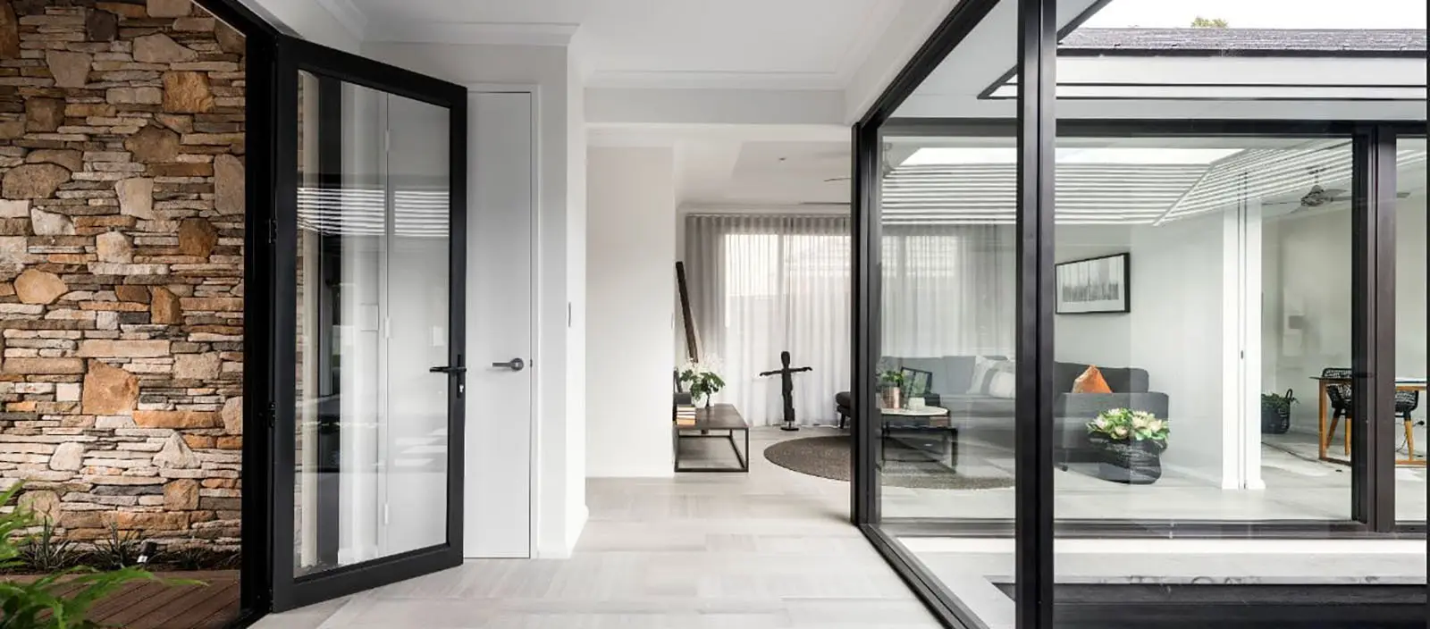 What Kind of Materials Should the Kitchen Cabinet Door Be Used, and What Problems Should Be Paid When Choosing-Aluminum Profiles SUPPLIER 1